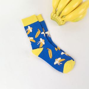 <span class=keywords><strong>Calcetines</strong></span> de media pantorrilla con estampado de plátanos en amarillo y azul vibrantes, diseño de frutas a la moda, transpirables, de algodón suave, informales, para todo el año. - Product Image 4