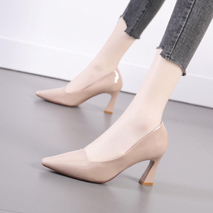 Escarpins Femme Été 2026 Nouveaux à Bout Pointu et Talon Épais en Cuir Verni à Talon Moyen - Product Image 1