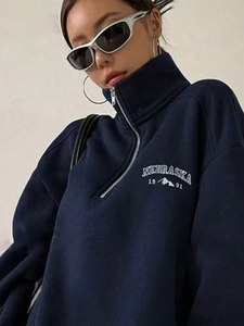 เสื้อฮู้ดซิปผู้หญิงปักลายพร้อมส่ง แขนยาว ทรงหลวม สไตล์สตรีทแวร์ ปักโลโก้ - Product Image 3