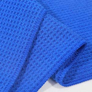 Serviette de golf en microfibre gaufrée ultra absorbante avec logo brodé personnalisé et crochet en fer, fournie par l'usine, pour le sport et le nettoyage des clubs de golf - Product Image 3