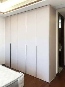 Muebles de dormitorio de diseño moderno Armario de madera portátil y ajustable con puerta de madera maciza para uso doméstico - Product Image 5