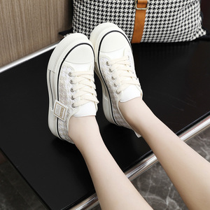 Calzado Deportivo Casual para Mujer, Hecho en China 2026, con Cordones, Parte Superior de Malla Transpirable, Antideslizante, para Primavera, Verano y Otoño, EVERGREEN - Product Image 1