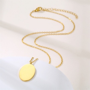 Colliers pendentifs pour femmes avec breloque ovale vierge en acier inoxydable plaqué or 18 carats, chaîne à maillons gravée sur mesure, pour les fêtes - Product Image 5