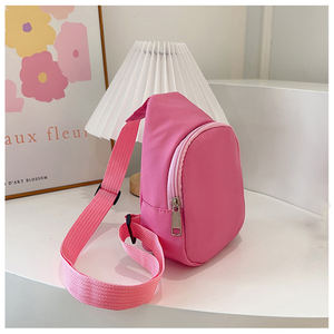 Nouvelle tendance Simple couleur unie Nylon léger extérieur décontracté Logo personnalisé sac à bandoulière pour les enfants - Product Image 5