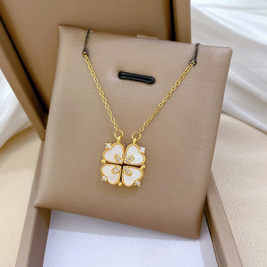 Collier pendentif trèfle à quatre feuilles pour femme, chaîne de clavicule en acier titane avec breloque cœur d'amour et fleur en diamant - Product Image 1
