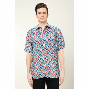 Chemise décontractée en polyester imprimé tropical multicolore pour hommes, coupe régulière pour les étés - Product Image 1