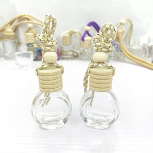 Bán buôn 8ml treo xe làm mát không khí Mặt dây chuyền nước hoa hương liệu lọ dày phong cách xe hơi nước hoa khuếch tán chai - Product Image 1