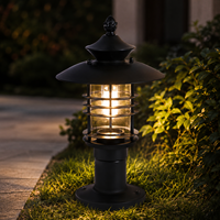 Lampadaire extérieur moderne avec cadre annulaire superposé et cylindre en verre transparent