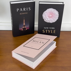 Boîte de rangement et décoration 2-en-1 en forme de faux livre avec couvercle magnétique, motif de villes célèbres du monde, organisateur pour petits objets et articles divers - Product Image 1