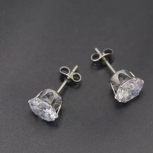 Orecchini a Perno <span class=keywords><strong>in</strong></span> <span class=keywords><strong>Titanio</strong></span> G23 Personalizzati all'Ingrosso con Chiusura a Farfalla e Zircone Trasparente Gioielli per il Corpo alla Moda - Product Image 6