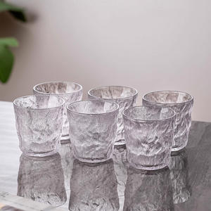 แก้วแกะสลักลายธารน้ำแข็ง ขนาด 10 ออนซ์ แก้วใสสำหรับน้ำ ไวน์ กาแฟ ชา ชุดของขวัญสำหรับงานเลี้ยง - Product Image 3