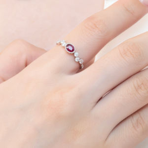 Bague en or massif 18 carats avec rubis naturel et diamants véritables, design minimaliste tendance, la plus populaire, faite à la main - Product Image 2