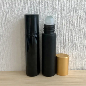 Flacon de parfum à bille roulante en verre transparent noir mat épais de 10 ml avec bouchon à bille pour sérum de soin de la peau et huile essentielle - Product Image 3