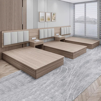 Lit double en bois pour hôtel commercial, appartement, gîte, villa, avec meuble TV, table de chevet et étagère suspendue, style campagne américaine