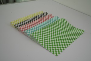 Papel de Envolver Alimentos y Sándwiches Reciclable, Antiadherente y Resistente a la Grasa, con Recubrimiento de PE Ecológico, de 25x35 cm, en Bolsas de Papel Kraft - Product Image 3