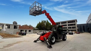 Carrelli Elevatori Telescopici Possono Essere Dotati di Accessori Come Forche, Piattaforme di Lavoro e Forche per Balle di Fieno - Product Image 5