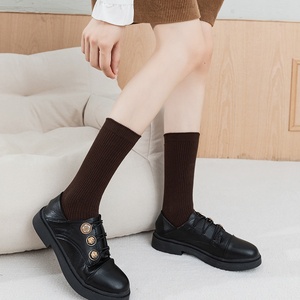 <span class=keywords><strong>Chaussettes</strong></span> Mi-Mollet Double-Aiguille Personnalisées en Gros, <span class=keywords><strong>Chaussettes</strong></span> en Coton Style Écolière Japonaise, <span class=keywords><strong>Chaussettes</strong></span> <span class=keywords><strong>Hautes</strong></span> pour Femme - Product Image 2