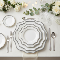 Assiettes à dîner en porcelaine festonnées avec bord doré, motif floral, service de vaisselle en céramique de style européen pour mariage, fête, restaurant, hôtel