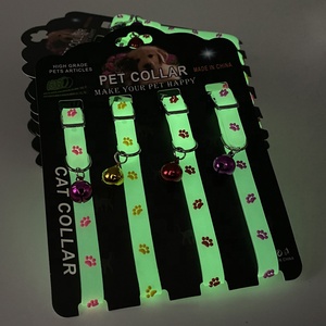 Collier de chat en silicone lumineux de <span class=keywords><strong>nuit</strong></span>, réglable, avec clochette colorée pour <span class=keywords><strong>la</strong></span> sécurité des chiots - Product Image 5