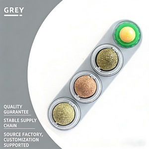 Juguete Interactivo Giratorio de Pared con Catnip para Gatos, Bola de Silvervine Comestible para Lamer, Juguete Masticable para Limpiar los Dientes para Gatos de Interior - Product Image 4