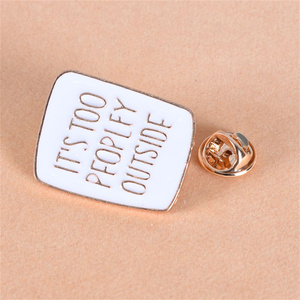 Venta al por mayor taza <span class=keywords><strong>de</strong></span> frases en inglés es demasiado pfoplfy fuera <span class=keywords><strong>de</strong></span> esmalte duro Pin letras insignia con alta calidad - Product Image 5