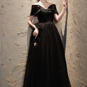 ชุดราตรีหรูหราสีดำประดับเลื่อมแบบไหล่เดียว แขนพองยาว เรียบหรู สำหรับงานเลี้ยง - Product Image 6