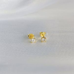 Aretes Pequeños y Delicados Dylam Hipoalergénicos de Plata de Ley 925 con Baño de Rodio y Circonita 5A para Mujeres y Niñas - Product Image 6