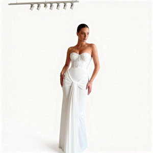 Sommer Neues Weißes Luxus-Hochzeitskleid Figurbetontes Ballkleid Trägerloses Rückenfreies Pailletten- & Federn-Bodenlanges Kleid - Product Image 3