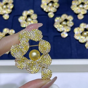 Perla de Agua de Mar Nanyang Gold Pearl de 11-12 mm, Broche de Alta Gama con Diseño de Flor Explosiva, Patrón de Perla de Agua de Mar - Product Image 5