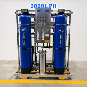 Équipement compact de traitement d'eau par osmose inverse 2000 LPH pour l'alimentation en eau communautaire avec <span class=keywords><strong>adoucisseur</strong></span> au charbon et distributeur d'eau de puits 2 m³/h - Product Image 1
