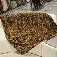 Plaid en fausse fourrure à poils courts, motif guépard haute densité, imprimé léopard, 550 g/m², couverture décorative confortable pour chambre à coucher
