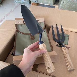 Juego de dos piezas de jardinería de moda de caja de cartón con cabeza de acero al carbono con mango de madera herramientas manuales de plantación de jardín de embalaje - Product Image 6