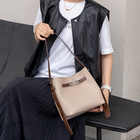 Sacs à bandoulière et sacs fourre-tout tendance en cuir pour femmes, vente en gros sur les marchés en ligne chinois