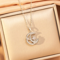 Chaîne de clavicule tendance étoile et lune : Collier en cuivre ajouré entièrement pavé de zircone, bijoux de mode de luxe léger pour femme