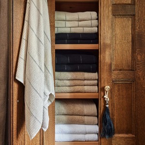 Ensemble de serviettes de bain en coton 600 GSM de qualité supérieure, 6 pièces tissées douces et durables pour le luxe. - Product Image 4