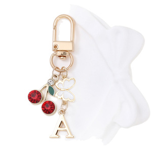 Charme <span class=keywords><strong>de</strong></span> casque Alphabet anglais AM; Accessoire <span class=keywords><strong>de</strong></span> décoration <span class=keywords><strong>de</strong></span> porte-clés <span class=keywords><strong>de</strong></span> voiture <span class=keywords><strong>de</strong></span> sac mignon <span class=keywords><strong>de</strong></span> cerise. - Product Image 1