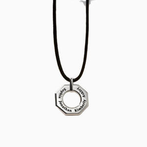 Collar de Acero Inoxidable con Colgante Octagonal Geométrico y Cordón de Cuero Personalizado con Nombre de Familiares o Mensaje para Papá o Novio - Product Image 1