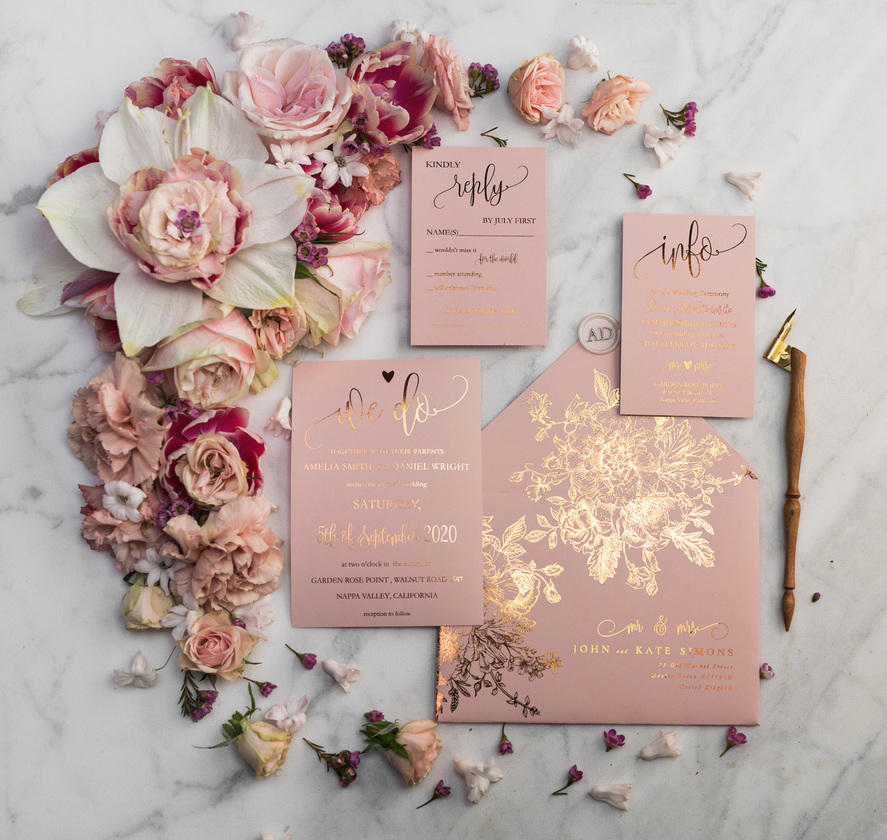 Carte d'invitation de mariage avec des fleurs