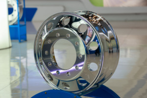 ล้อรถบรรทุกอลูมิเนียมปลอมแปลงขนาด17.5X5 25นิ้วเหมาะสำหรับยาง7R17.5 - Product Image 5