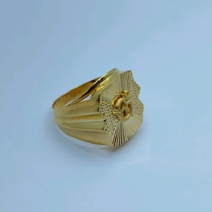 Anillo de Oro 22K con Símbolo Om Espiritual |   Patrón de Rayos de Sol en Oro Puro |   Anillo de Sello Religioso con Símbolo Om Elevado para Hombre - Product Image 2