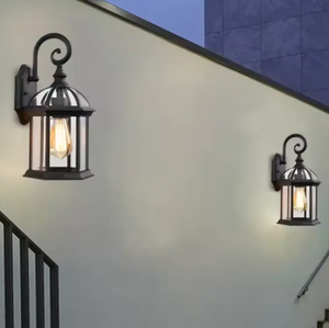 Vente en gros d'appliques murales noires vintage étanches à LED pour éclairage de rue de jardin avec base en aluminium en forme de cylindre à énergie solaire - Product Image 4