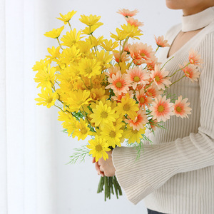 Bouquet de fleurs artificielles en soie Kch, marguerites blanches, jaunes et roses, réalistes, pour mariage et décoration intérieure - Product Image 3