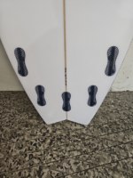 Planche de surf courte de haute qualité en mousse EPS, résine époxy, fibre de verre, bande de carbone, ailerons FCSII, boîte à ailerons en nid d'abeille, pour eaux océaniques