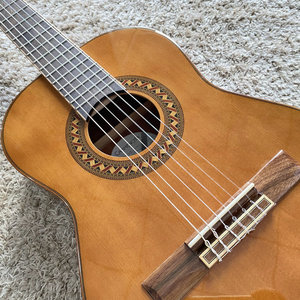 Guitarra Española Asequible HC504-4/4 3/4 1/2 Cuerdas de Nailon Estilo Cedro Caoba Acabado Brillante Promoción de Alto Valor - Product Image 3