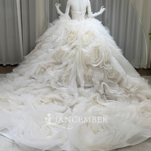 Robe de mariée de luxe Lsoy064 en organza crème avec rosettes, dentelle et perles, coupe princesse avec traîne et voile, sur mesure Jancember - Product Image 6