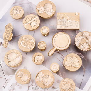 Kojoy Interchangeable Vintage Métal Gothique Sceaux de Cire en <span class=keywords><strong>Laiton</strong></span> Tête de <span class=keywords><strong>Tampon</strong></span> <span class=keywords><strong>Personnalisé</strong></span> Vintage Gravé <span class=keywords><strong>Laiton</strong></span> Sceau de Cire Timbres - Product Image 5