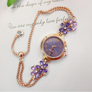 Montre élégante pour femme avec fleurs en cristal, bracelet réglable chic, montre à quartz - Product Image 4