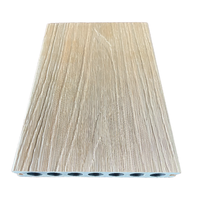 Holzmaserung WPC-Terrassendielen Lochverzierte Holz-Kunststoff-Verbundplatten für Außenbereich WPC-Bodenbelag Fliesen
