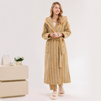 Nouvelle robe de chambre rayée haut de gamme pour femme, en polaire corail épaisse, style automne-hiver, longue tenue d'intérieur.