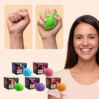 Jouet sensoriel Schylling Fuzz Ball Flower Power avec une texture en velours et un motif nuageux doux, que vous pouvez voir et sentir